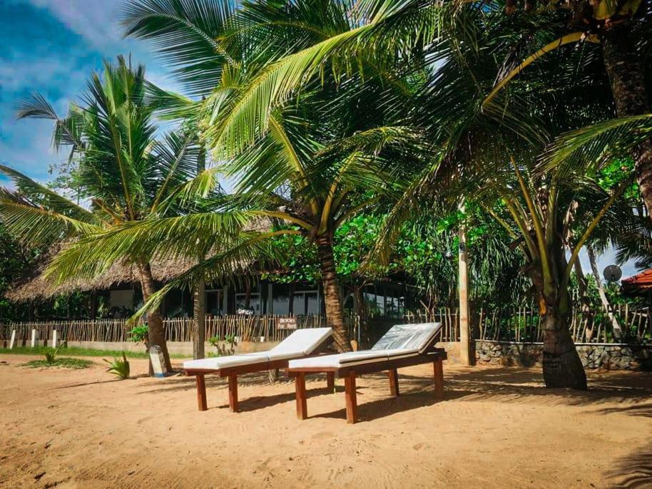 Serenity Beach Cabanas Tangalle Exteriör bild